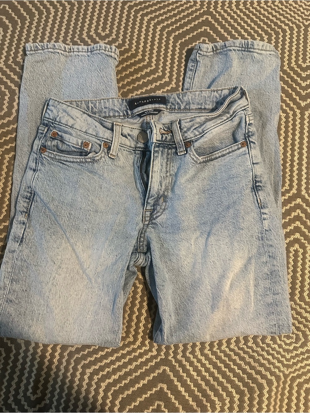 Aeropostale Light Wash Straight Leg Womenâs Jeans